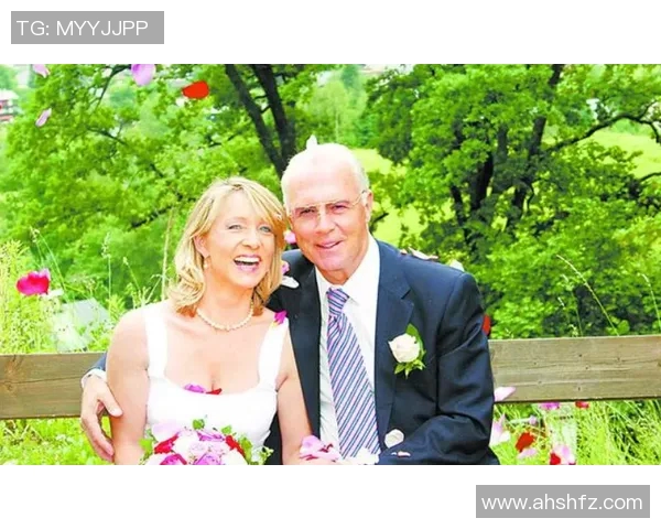 足球明星早年当爸的故事与成长历程揭秘,如何平衡家庭与职业生涯